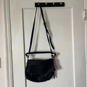 🌟 Urban Expressions Expandable Black Leather Crossbody 🌟